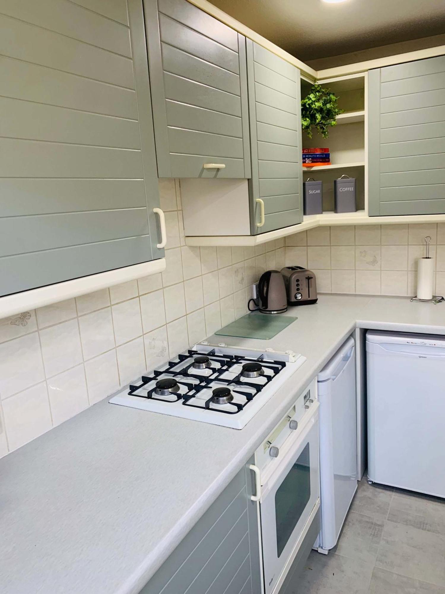 Spacious House, Free Parking & Patio Garden Farnham  Zewnętrze zdjęcie